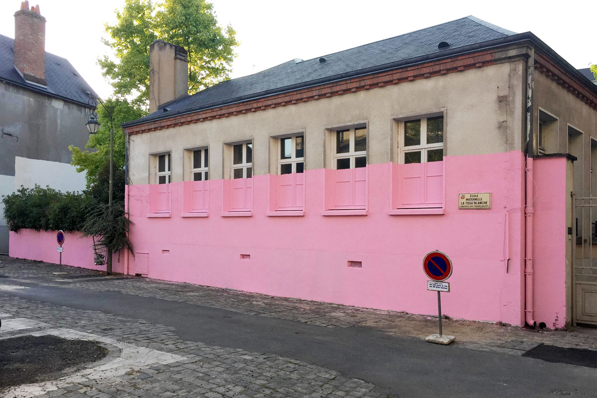 Ilk pink wall l'école est finie expo Orléans