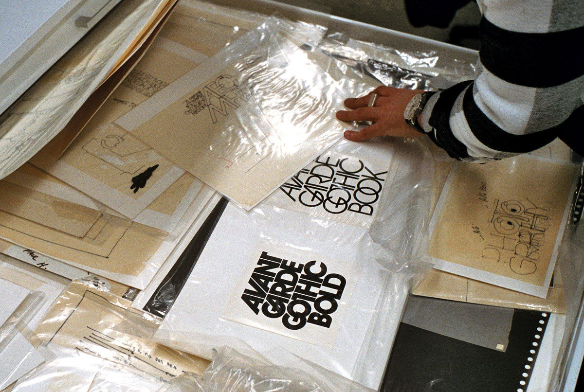 New York Herb Lubalin Ilk Flottante