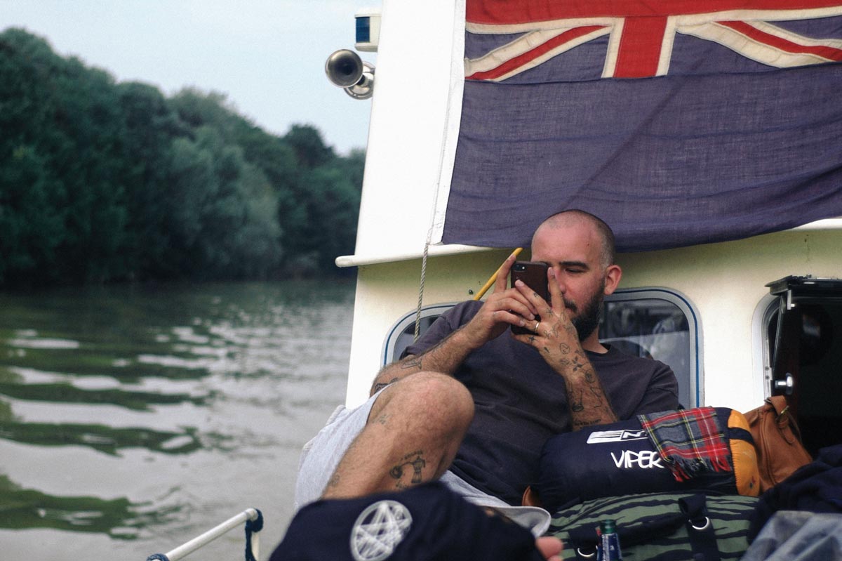 Sabri Sur Marne Boat Jean Andre Chilling