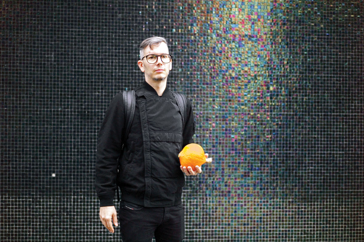 Julien Kolly Et Sa Courge Zurich Ilk Flottante